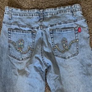 straight leg blue  jeans with accents on pockets